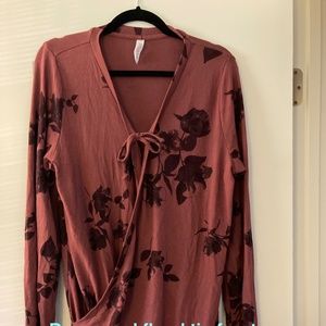 Latched Mama rosewood floral tie-front nursing sweater XL